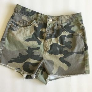Topshop Moto Mom Camo Shorts Size 6
